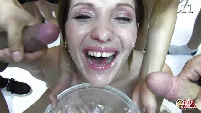 Chica universitaria chupa en su habitación cine latino sex