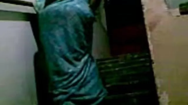 dos chicas y un chico auto disparando sexo casual latino su trío
