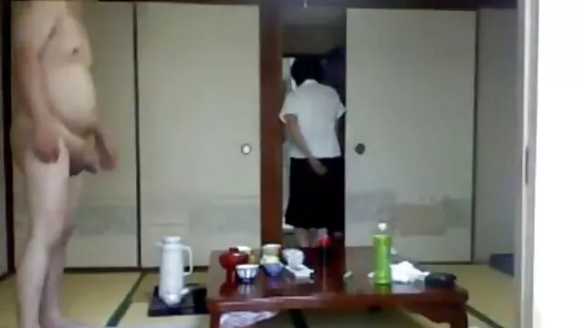 Puño, puño doble y botella grande en el coño. porno latino en vivo