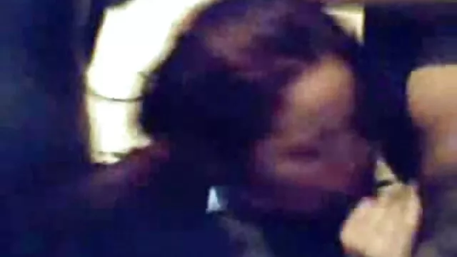 ¡MAMÁ SE ARREGLA gay latin por LA PLOMERÍA!