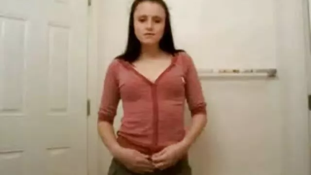Hermosa porno anal latino nena en el sofá
